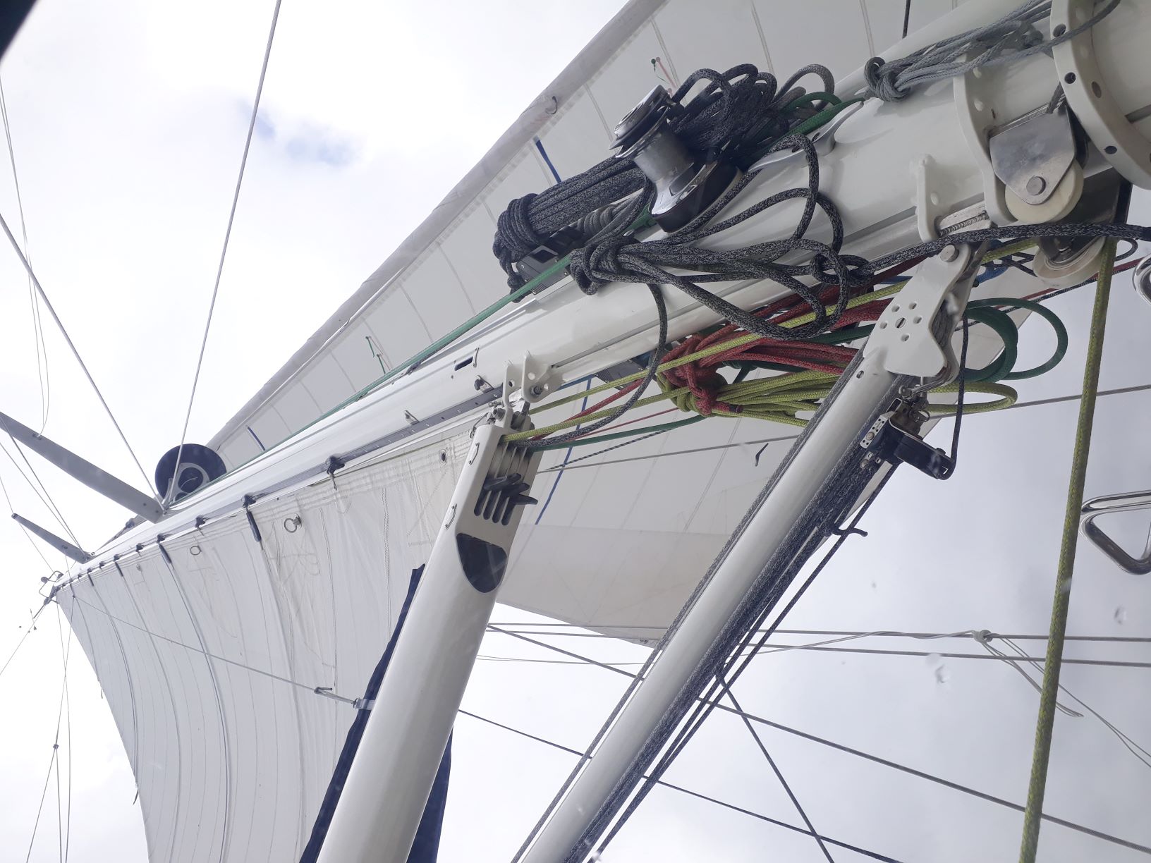 Foto 4 Mast na refitt onder zeil